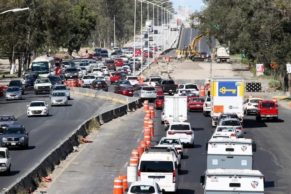 Los vehículos circulan ahora en los carriles sentido norte a sur y se realizan obras en el sentido contrario.