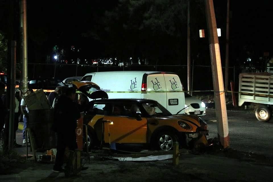 La mujer presuntamente sufrió un paro cardiaco, lo que provocó el accidente.