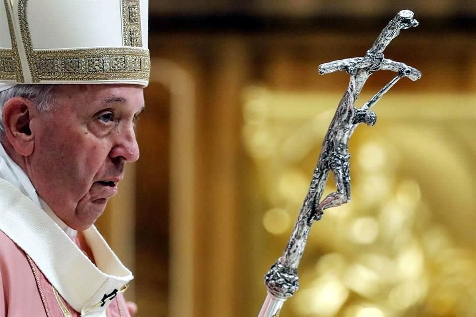 El Papa Francisco ordenó eliminar el secreto pontificio en los casos de abuso a menores por parte de miembros del clero.