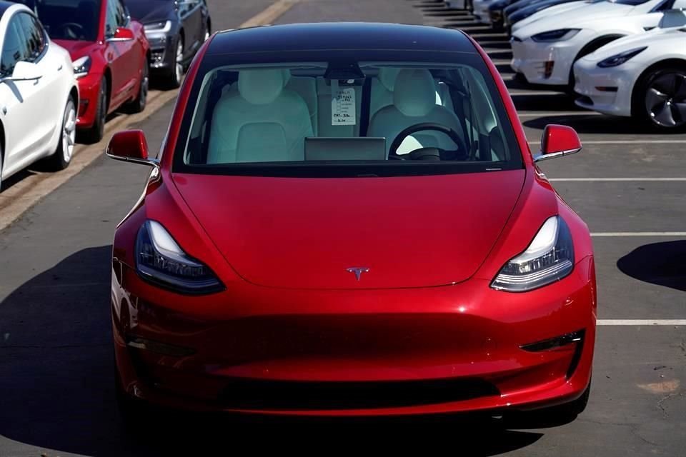 Anteriormente, solo la versión de rendimiento del Model 3 era elegible para los 7 mil 500 dólares en créditos fiscales. 