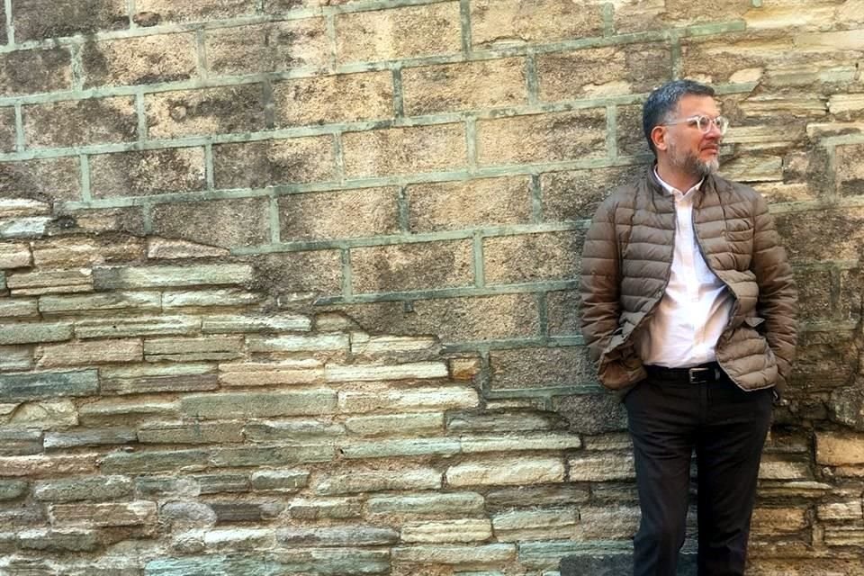 El oriundo de Ameca recibió el Premio Internacional de Poesía Jaime Sabines 2019 por su libro 'Bonzos Incendiados'.