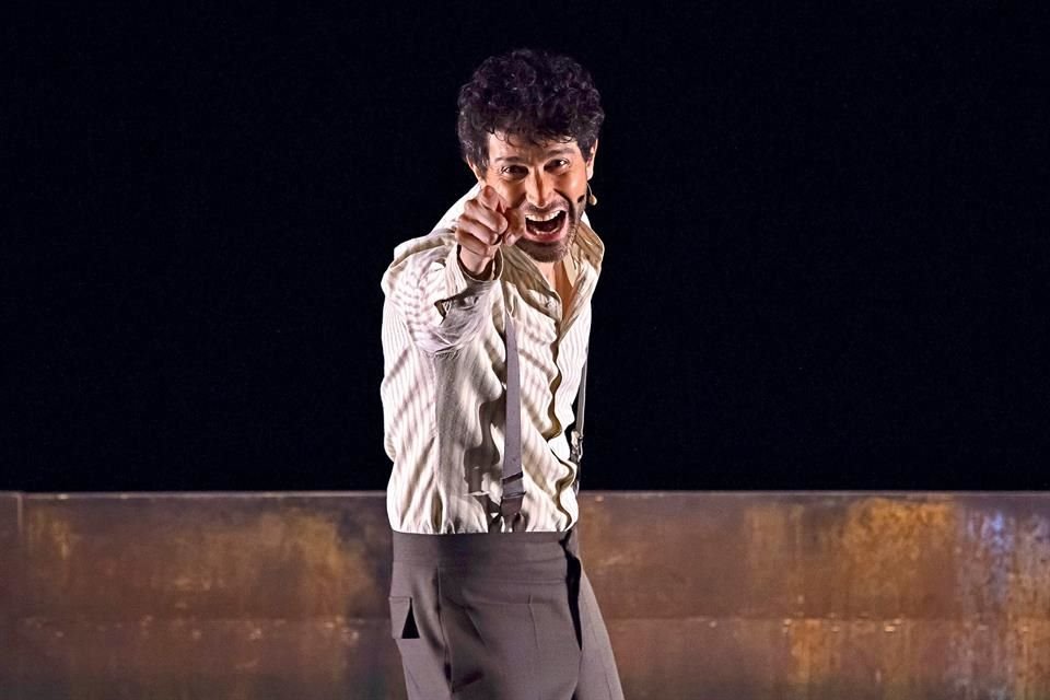 Ibarra interpreta a Fran, hijo de Don Servando (Héctor Bonilla) en la comedia 'Un Padre No Tan Padre'