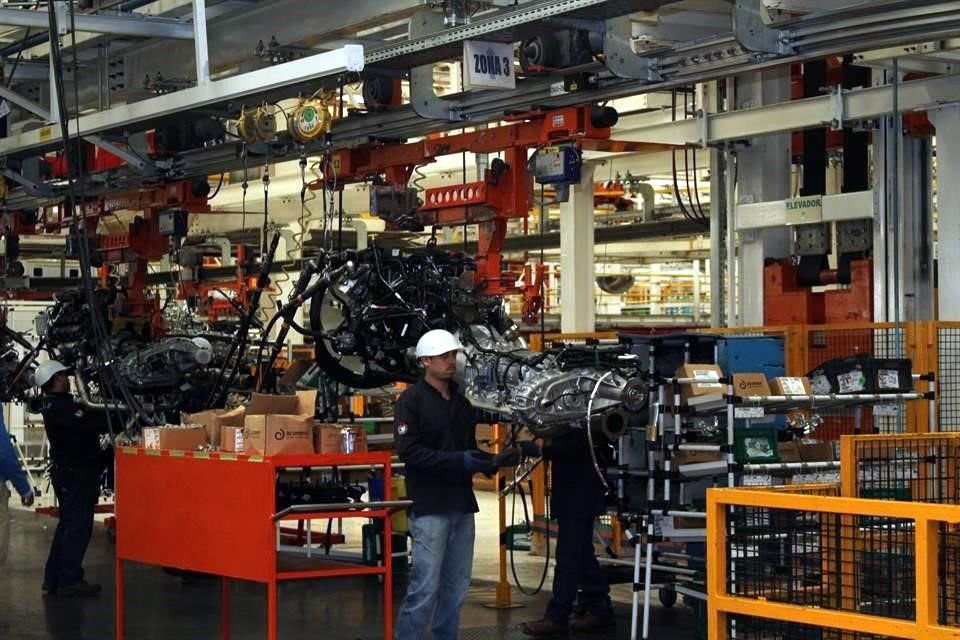 Que algunos proveedores no pudieran reanudar actividades complicaría la fabricación de los autos, advirtió la AMIA. 