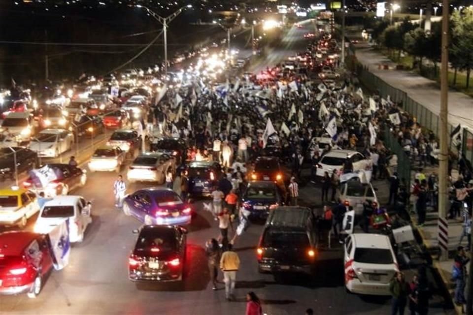 La afición abarrotó la Avenida Pablo Livas.