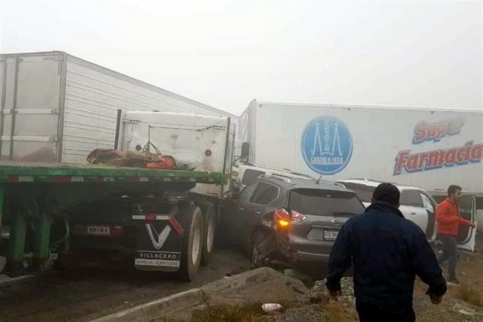 Al menos 30 vehículos participaron en la colisión.