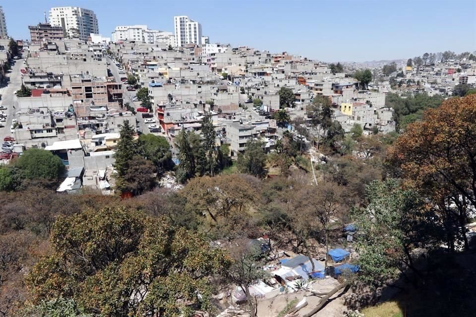 Por años, los asentamientos irregulares han aumentado en las zonas aledañas a la Ciudad de México, como ésta a espaldas del residencial Interlomas, en Huixquilucan, Estado de México.