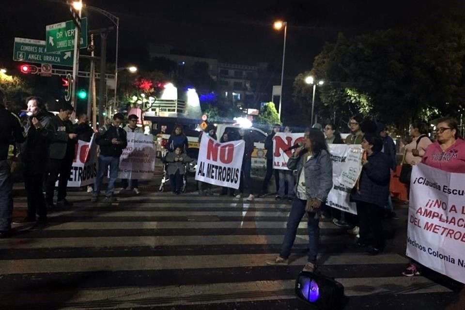 El bloqueo vial de los vecinos duró una hora.