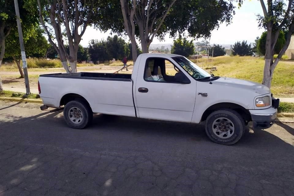 La camioneta tiene reporte de robo vigente; Vaca asegura que no lo dio de baja.