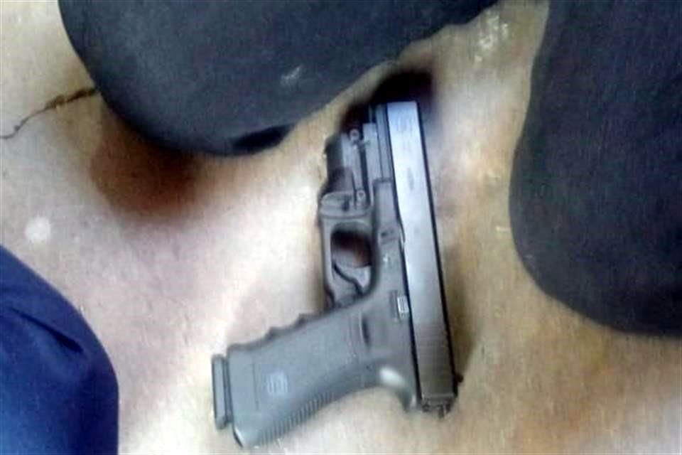 Una pistola calibre .40, de uso exclusivo del Ejército, y otra de calibre .25 son las armas que disparó José Ángel en nueve ocasiones durante el ataque al interior del colegio en donde estudiaba.