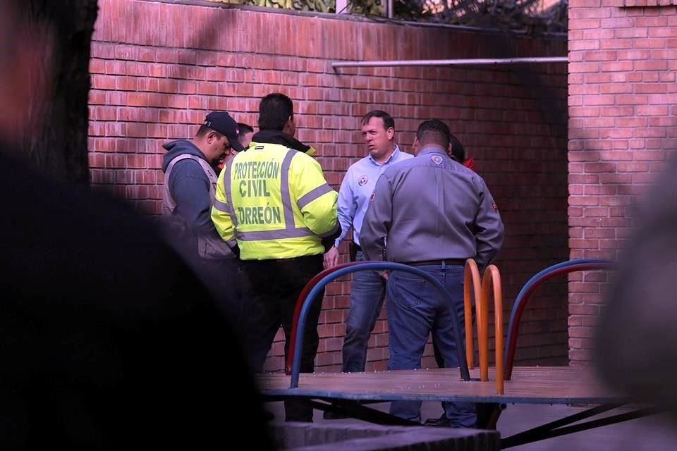 Se estableció que luego de ingresar a la institución, el menor pidió permiso para ir al baño, a donde llevó una mochila en la que portaba dos armas de fuego, una calibre 40 y la otra 22.