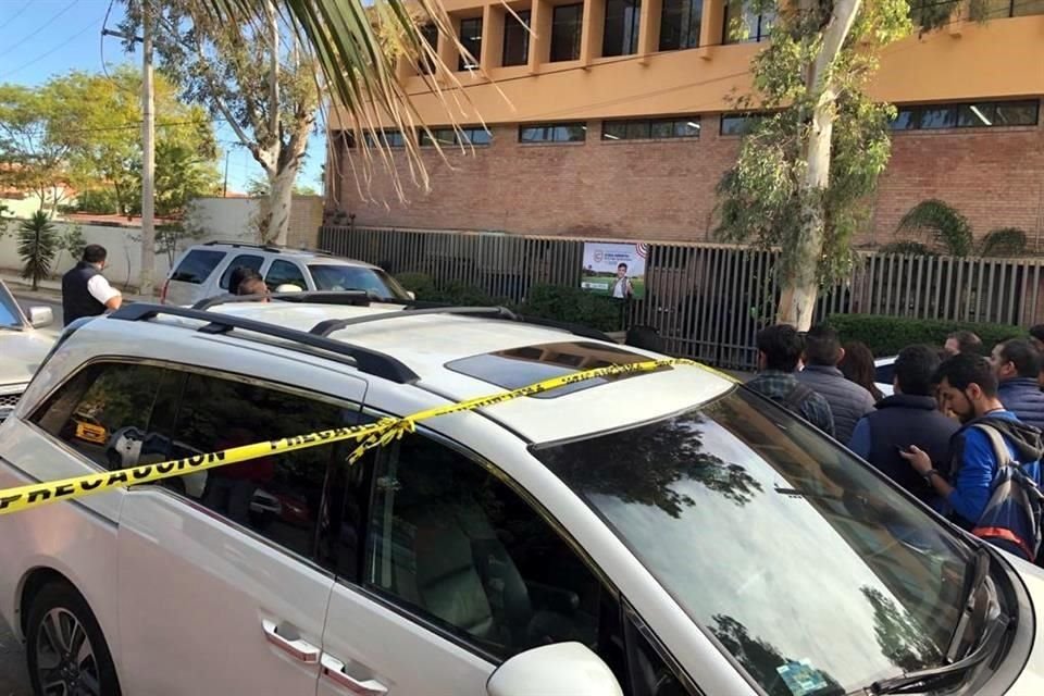 La zona del colegio fue acordonada por las autoridades.