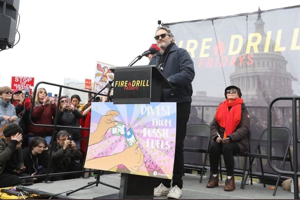 El actor durante el mitin convocado por Jane Fonda este viernes.