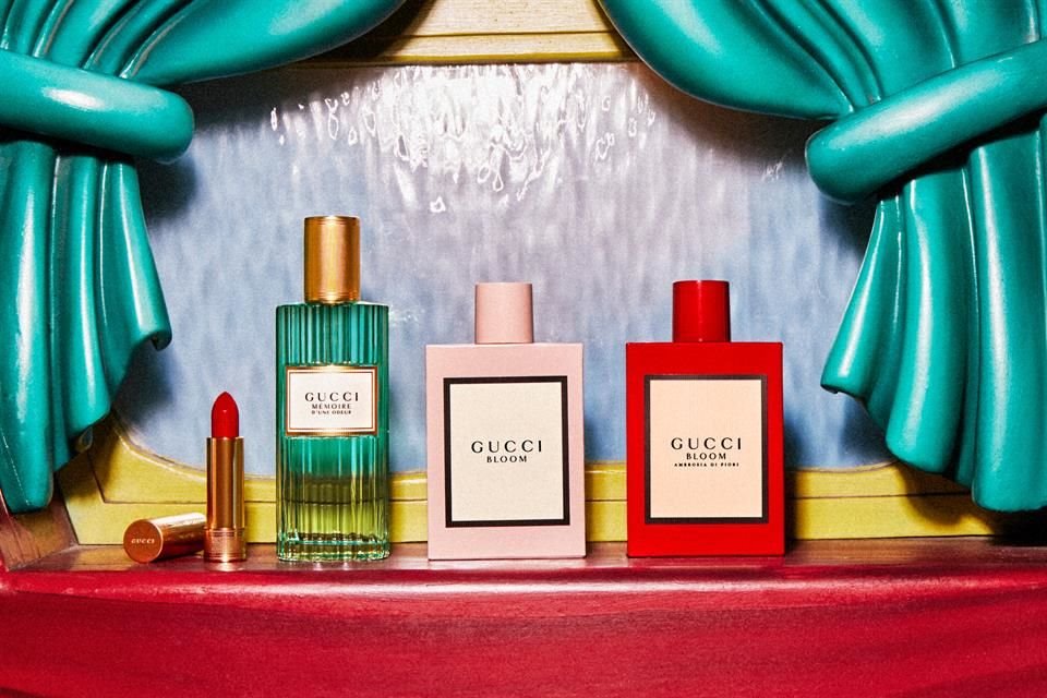 Perfumes y maquillaje también por parte de la propuesta.