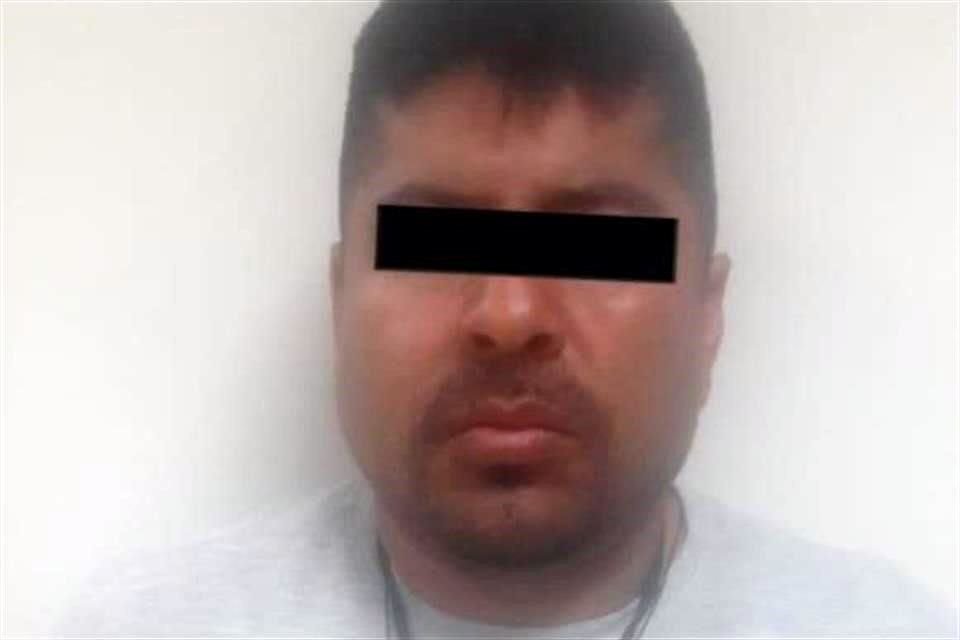 Según el informante, los detenidos son José Alejandro, de 43 años, y Carlos Alejandro, de 29.