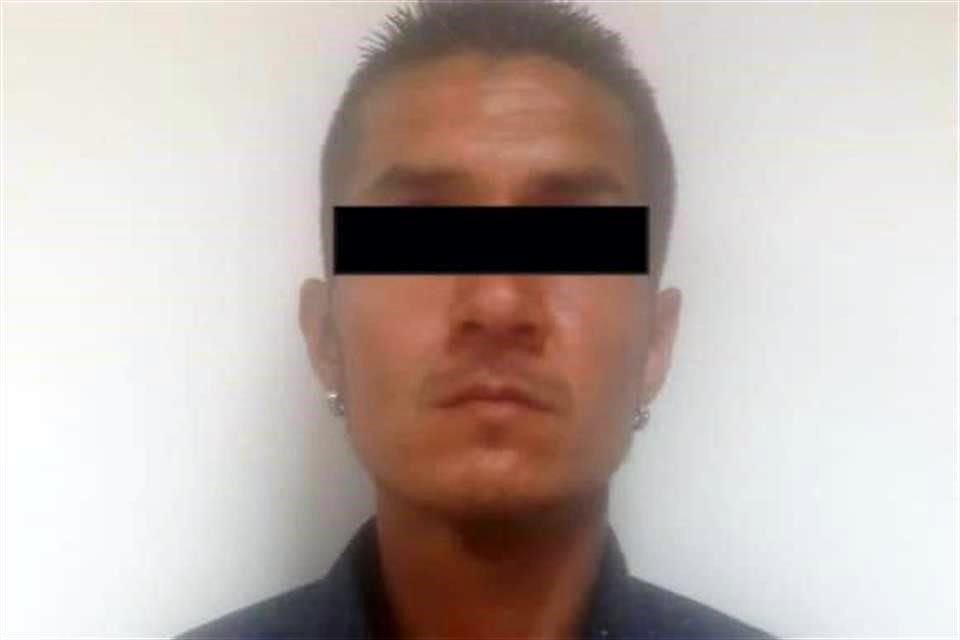 Según el informante, los detenidos son José Alejandro, de 43 años, y Carlos Alejandro, de 29.