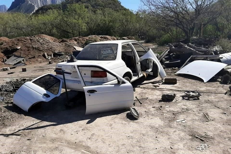 Hacen un 'deshuesadero' de autos en La Huasteca