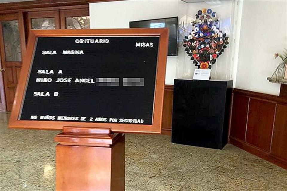 A diferencia de la maestra, José Ángel fue velado en una funeraria resguardada por policías y a la que acudió poca gente.