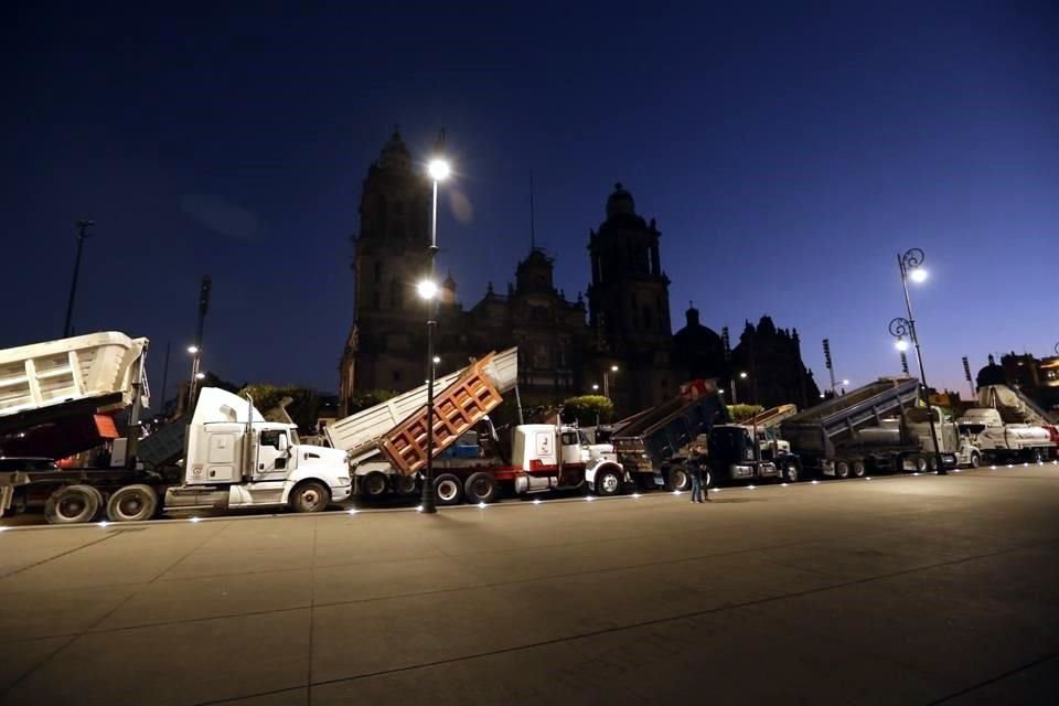 Transportistas se manifestaron esta mañana frente a Palacio Nacional y en algunos accesos a la CDMX.