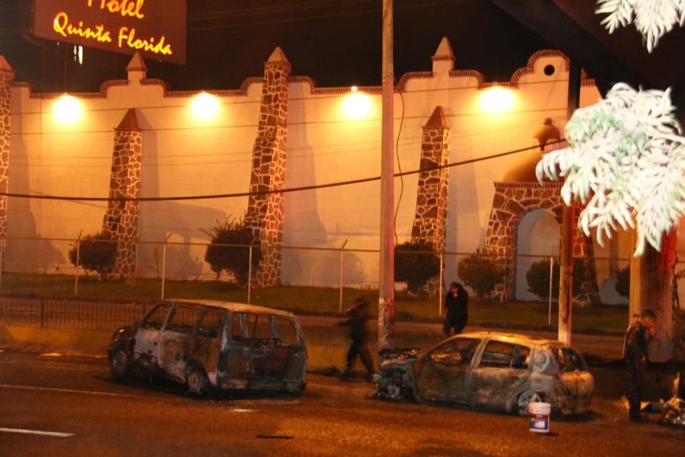 Granadazos, disparos y vehículos incendiados, alarmaron a los habitantes de la Metrópoli.