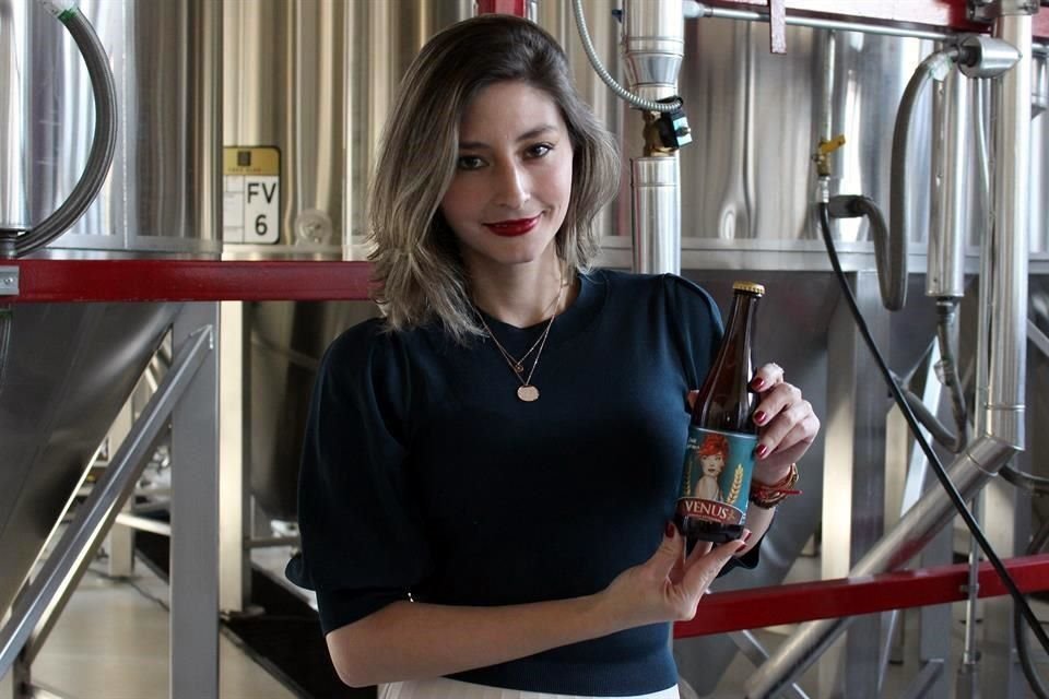 La empresaria Alexia Sandoval tiene una planta de cerveza artesanal en Ciudad de México.