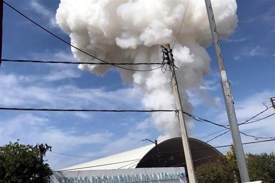 Una explosión de un polvorín se reportó en San Pedro de la Laguna, en Zumpango, Edomex; en el lugar ya laboran servicios de emergencias.