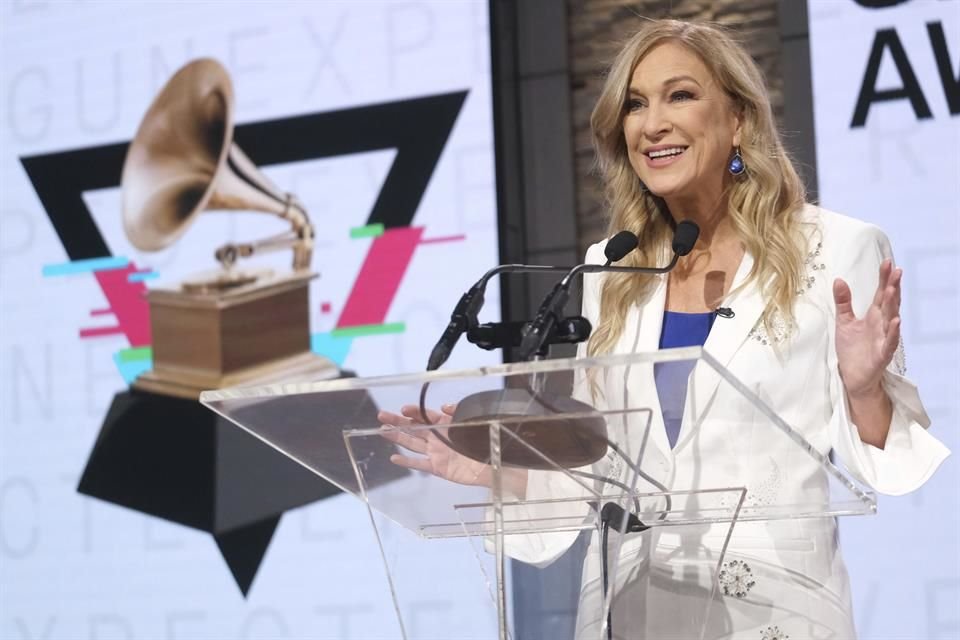 La primera mujer en presidir La Academia de Grabación recibió quejas sobre su desempeño y una denuncia formal de mala conducta.