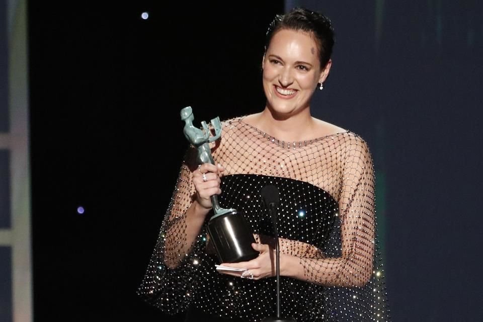 Phoebe Waller-Bridge logró el premio a Mejor Actriz de una serie de comedia por 'Fleabag'.