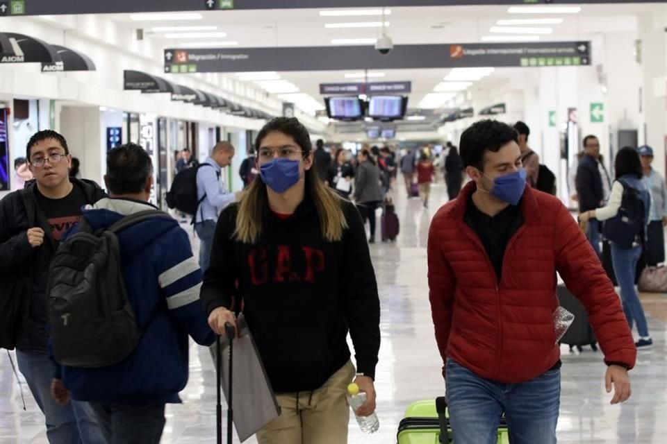 De acuerdo con las UNAM, este virus afecta las vías áreas bajas (de la tráquea a los bronquiolos) y está relacionado con el SARS-CoV y MERS-CoV.