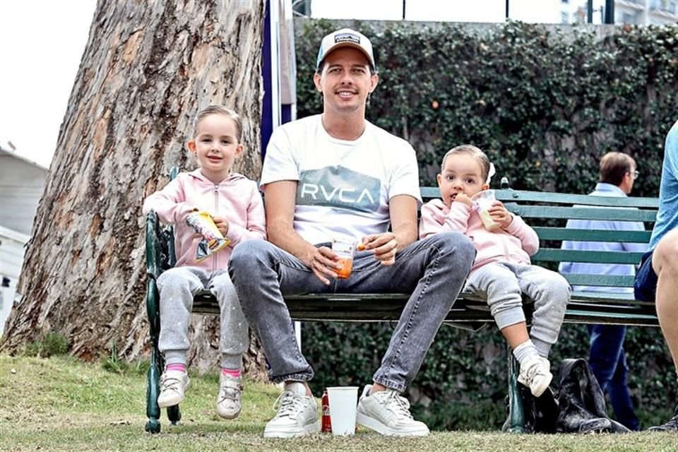 Lorenza, Jorge y Paula Chidán