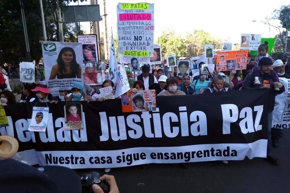 El contingente partió de la Estela de Luz.