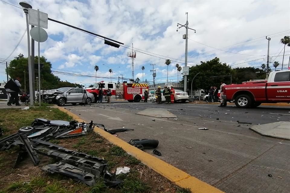 El Mazda circulaba por Díaz de León hacia Niños Héroes, cuando al cruzar Washington se impactó de frente con un Accord que iba en sentido opuesto.