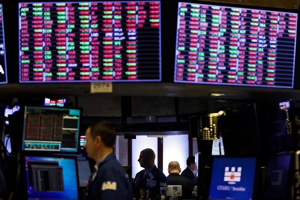 Los futuros mini del índice S&P 500 de Wall Street cedían un 0.9 por ciento, tras caer un 1.3 por ciento más temprano en las operaciones en Asia.