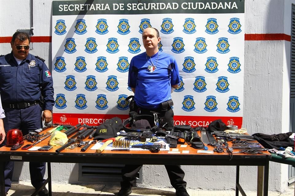 El arsenal que tenía el doctor Juan Carlos Cordero Aubert hizo palidecer a los oficiales que lo detuvieron.