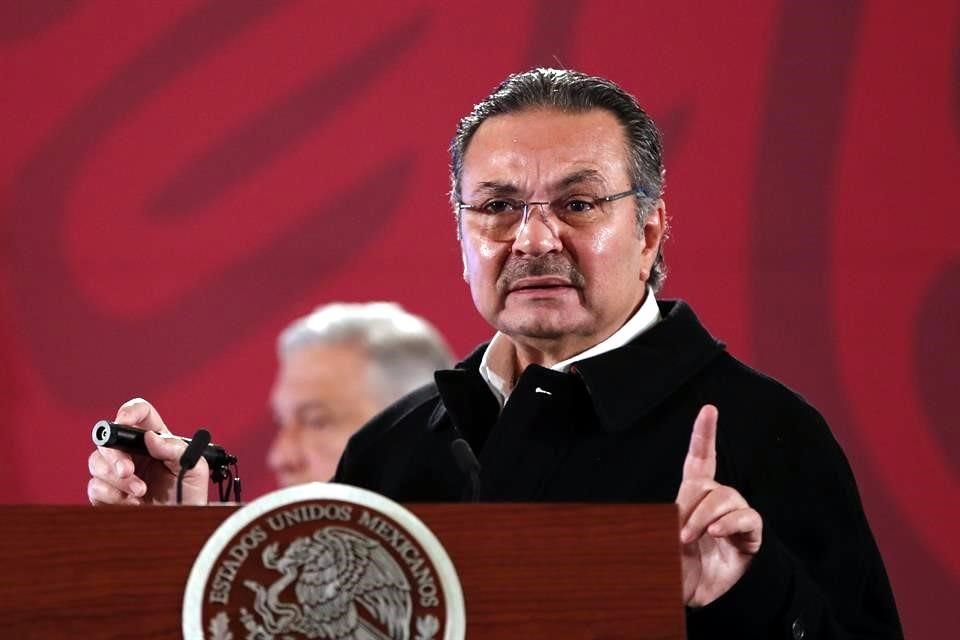 El director de Petróleos Mexicanos (Pemex), Octavio Romero, habla este miércoles durante la rueda de prensa matutina del Presidente de México, Andrés Manuel López Obrador.