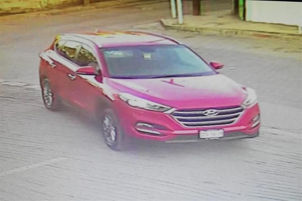 En redes, familiares difundieron fotografías de la camioneta Hyundai Tucson, con placas ST 1624, del matrimonio.