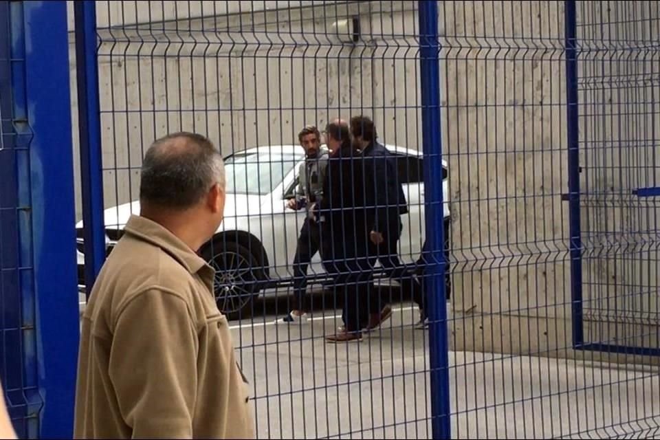 Pizarro fue visto a su llegada al Estadio BBVA junto a su papá y a su representante.