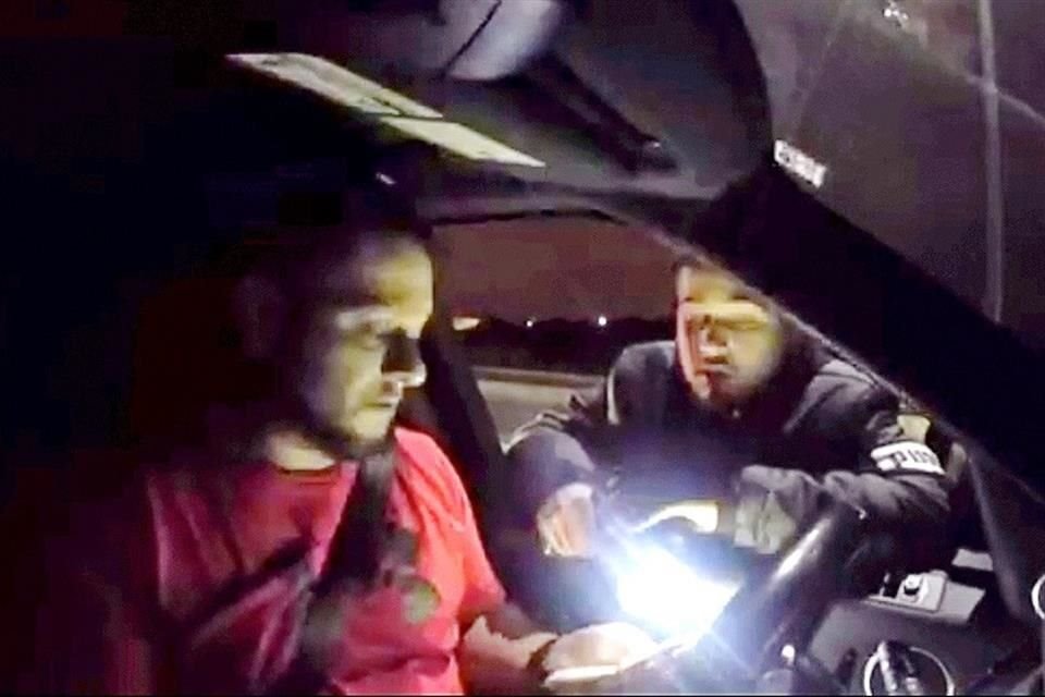 Tras cruzar el puente internacional Número Dos, un conductor quedó expuesto a un grupo criminal que le cobró una 'cuota de protección'.