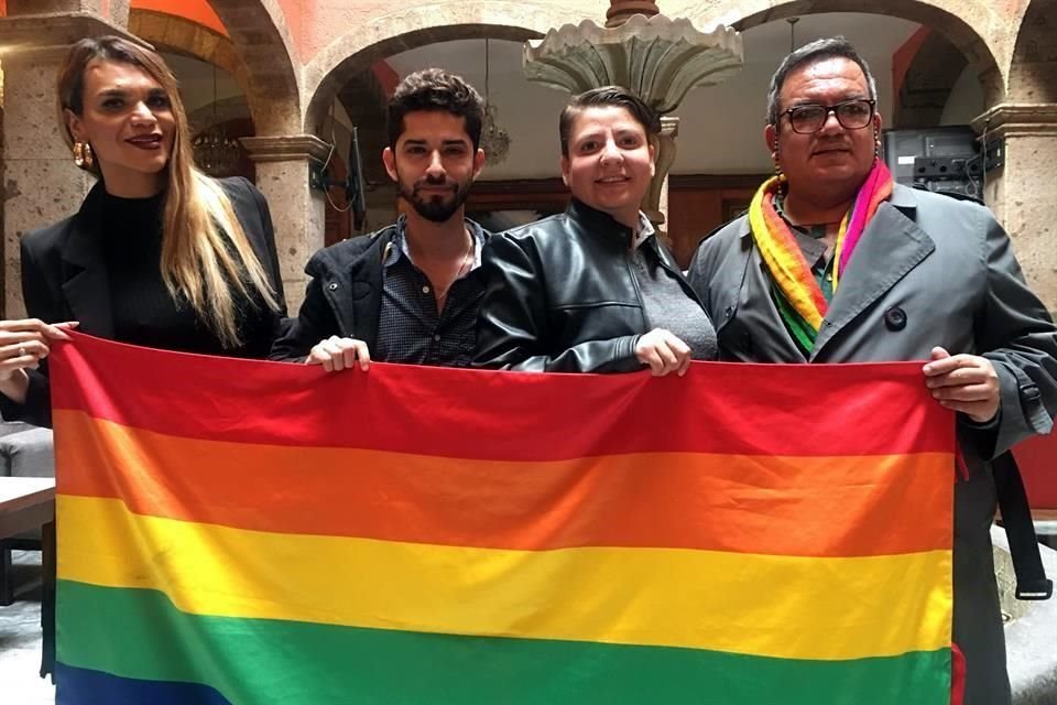 Colectivos en Puerto Vallarta afirmaron que cambio de identidad y registro de bebés de familias homoparentales es más rápido que en ZMG.
