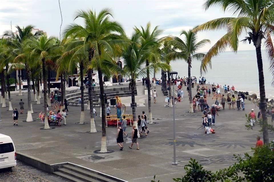 La legisladora señaló que terminar con los descansos que se daban en las escuelas, los cuales podían ser de hasta tres días, además de incentivar la economía.