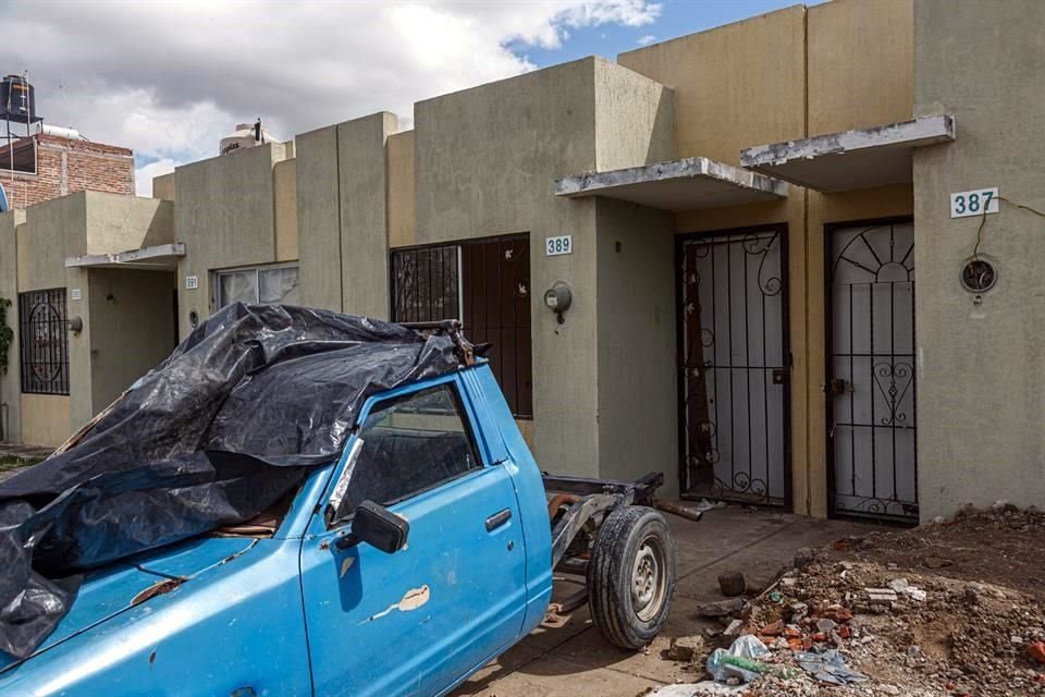 Los colonos aseguran que el tamaño de las casas no permite vivir dignamente, al ser 'huevitos', por lo que terminan siendo abandonadas.
