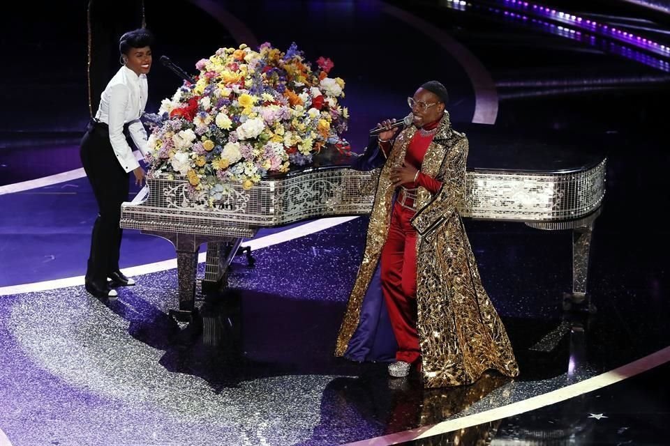 Janelle Monaeand y Billy Porter hicieron dupla en el performance que aperturó la ceremonia.