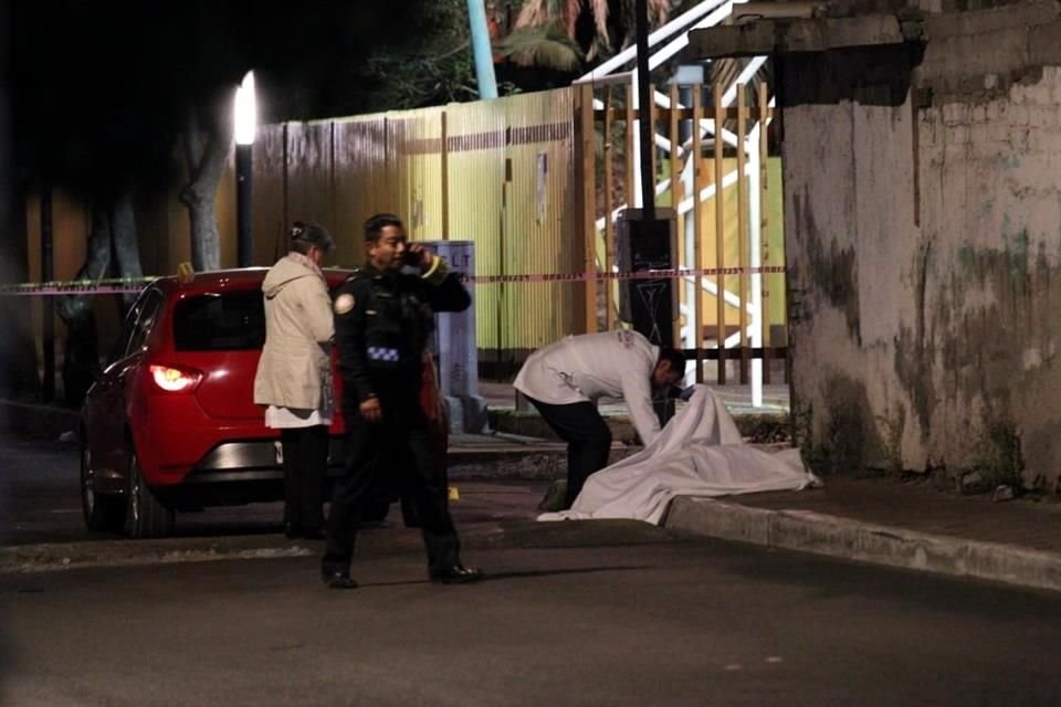 Una mujer murió luego de ser baleada en la Colonia Los Olivos.