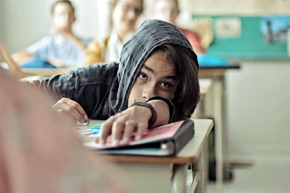Una colonia se enmarca dentro del denominado género coming of age, donde se retrata el tránsito de la niñez a cierta madurez. Sobre estas líneas, los personajes de Mylia y Jimmy.