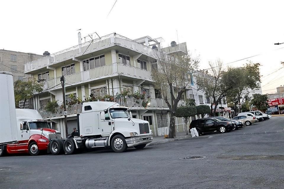 Los domicilios donde se abastecen las pipas que trasladan agua al AICM se encuentran dentro de la zona urbana de la Alcaldía Venustiano Carranza, donde es común el desabasto de líquido.