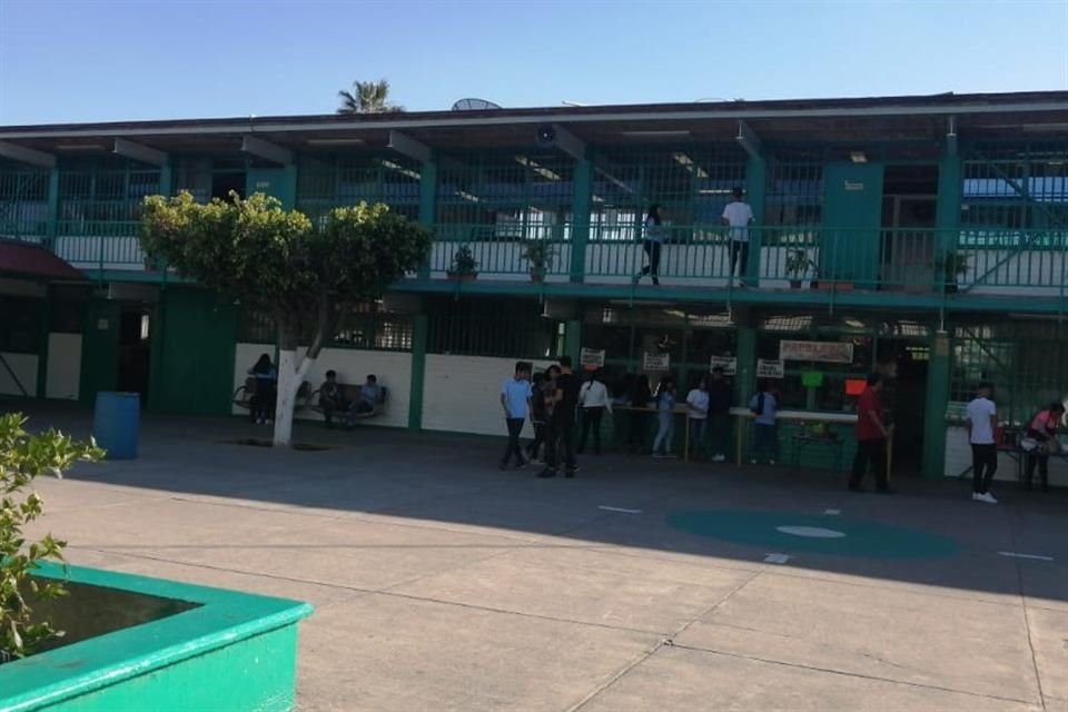 Aspecto de la Secundaria Mixta 8, ubicada en Guadalajara.