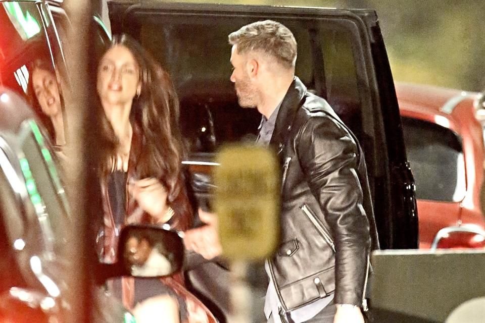 Eiza González fue captada con el jugador de futbol americano Julian Edelman, luego de una cena romántica.