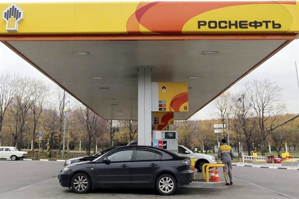 El gobierno de Estados Unidos anunció el martes sanciones económicas contra Rosneft Trading, subsidiaria de la empresa rusa Rosneft, por asistir a Venezuela en el comercio internacional de petróleo en un claro avisó a Moscú.