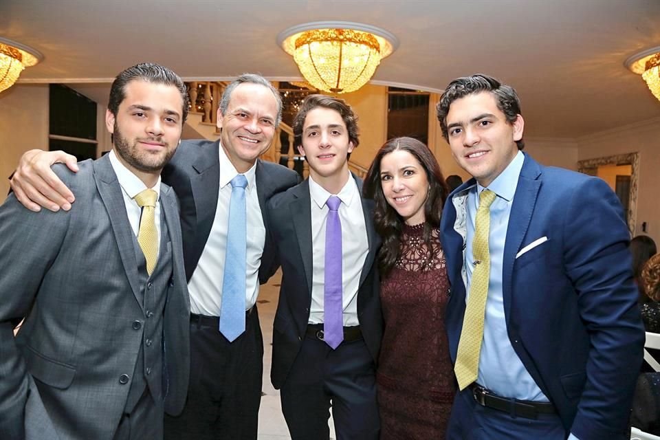 Santiago Lares, Jaime Lares, Gonzalo Lares, Mariana Salazar y Rodrigo Lares