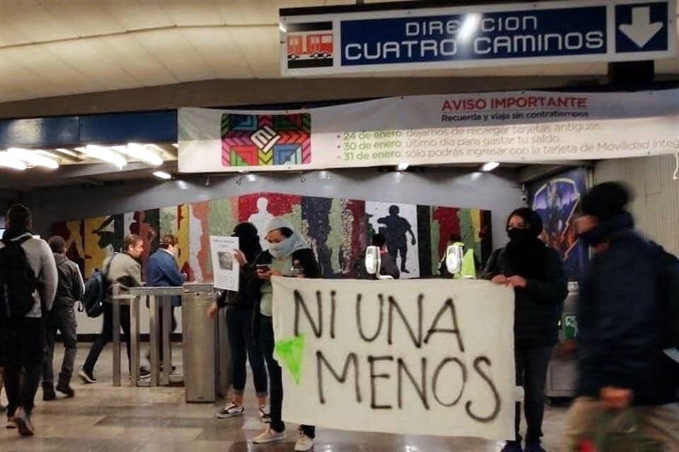 Las manifestantes llegaron aproximadamente a las 7:00 horas.