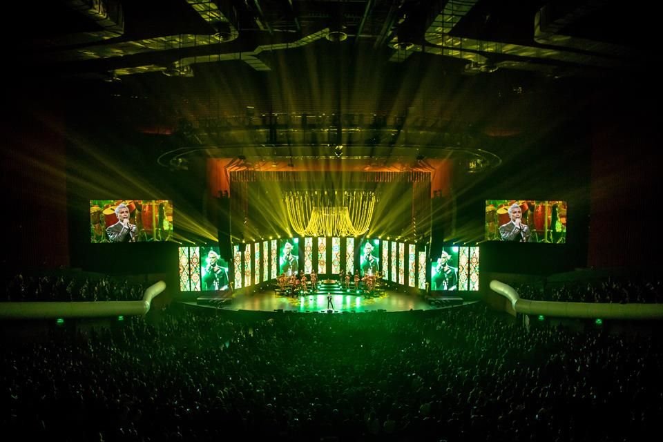 Alejandro Fernández durante la noche inaugural del 'Hecho en México Tour'.